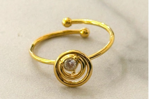 Bague Solaire Ajustable Plaqué Or 14K & Zirconia – Rayonnement de l'Âme Nomade