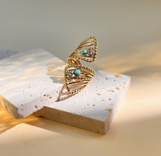 "Bague torsadée pierres turquoise - Détail artisanal"